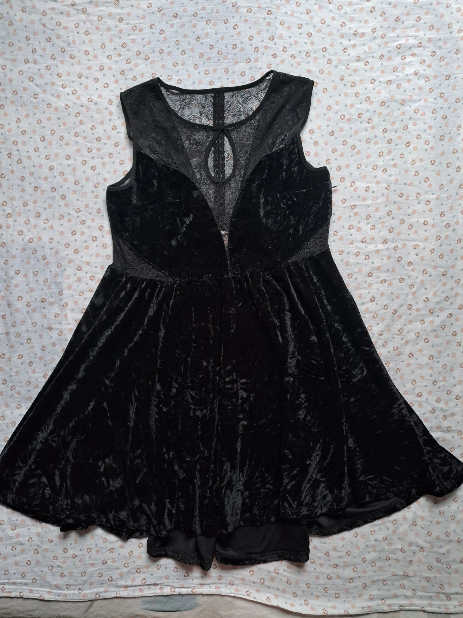 Robe velours noire Banned - Taille L - Très bon état